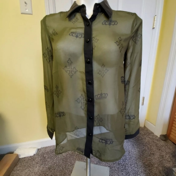 Women's blouse - Picture 2 of 5